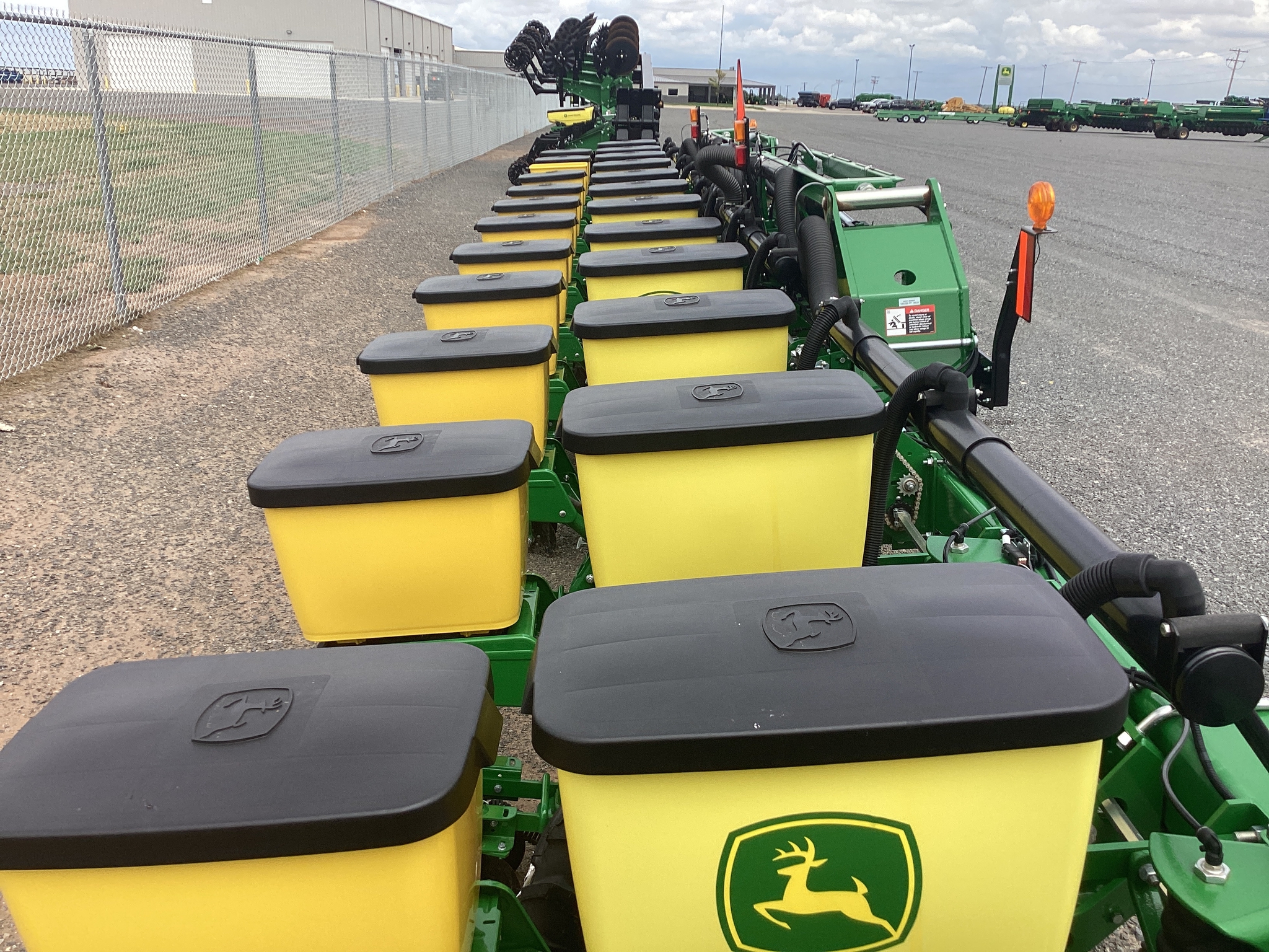 2024 John Deere 1725 Image 13