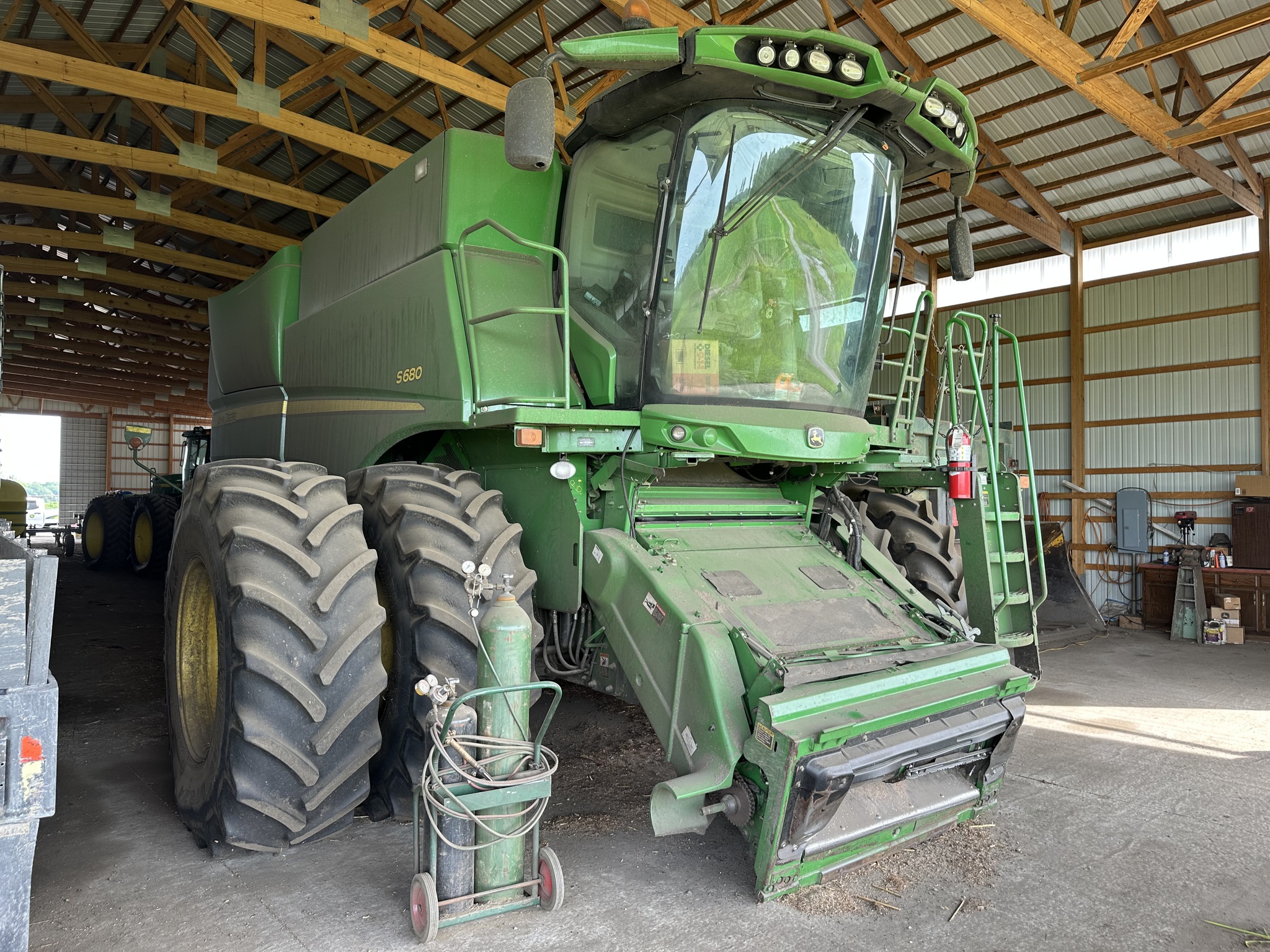 2012 John Deere S680 Image 2