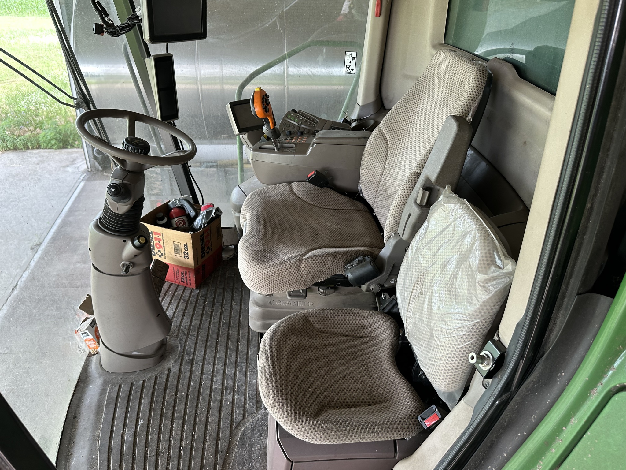 2012 John Deere S680 Image 4