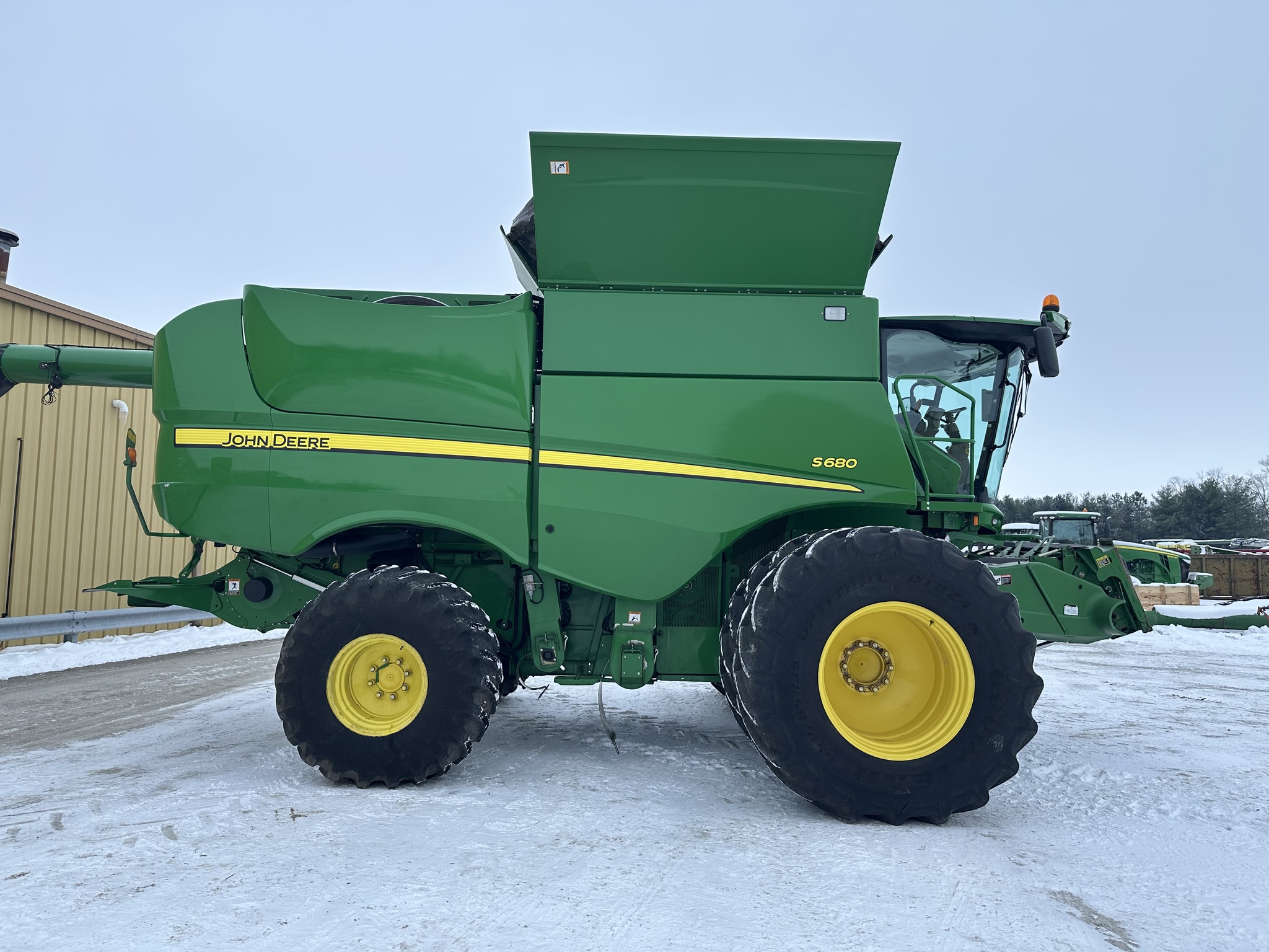 2012 John Deere S680 Image 2