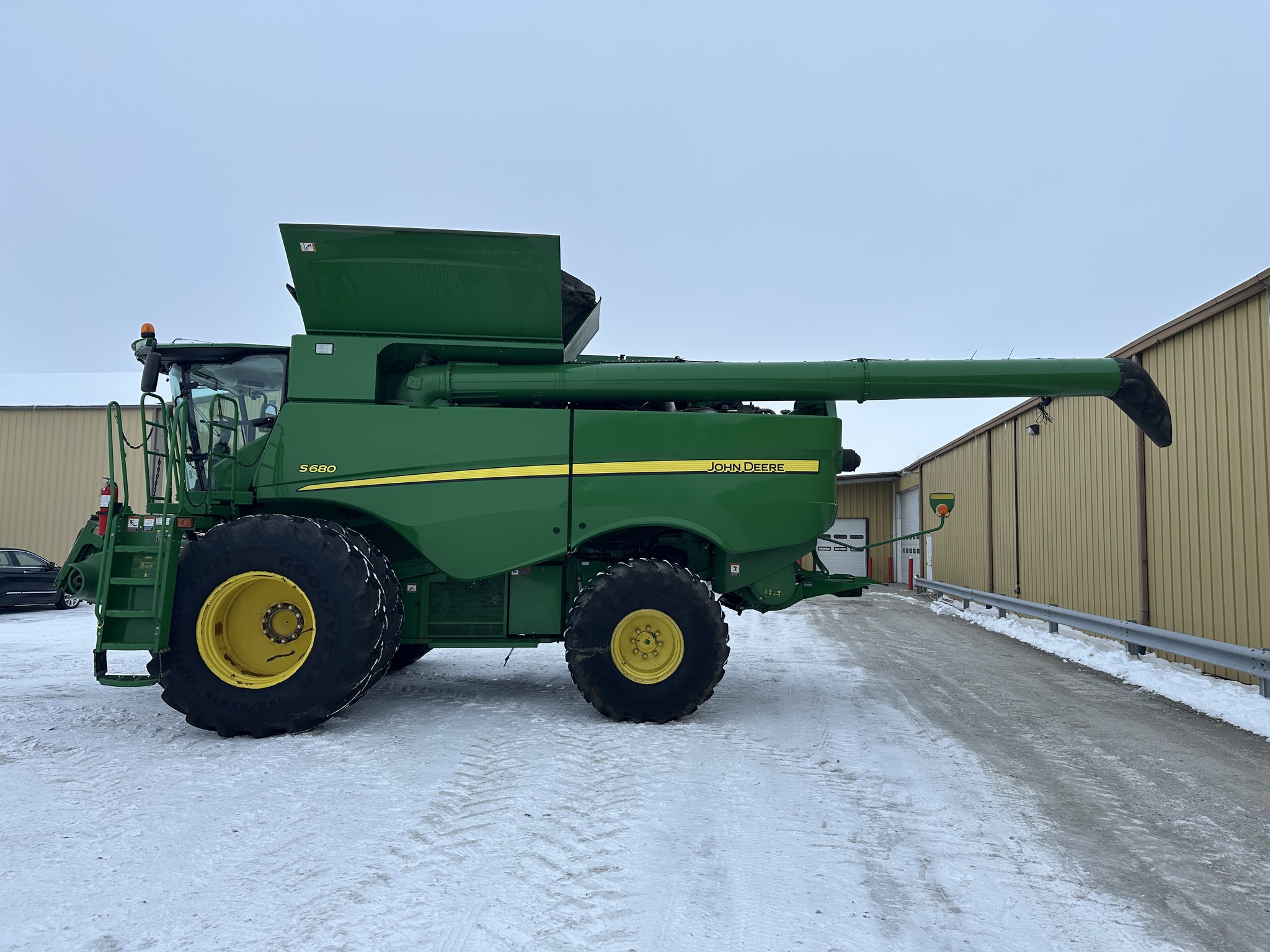 2012 John Deere S680 Image 6