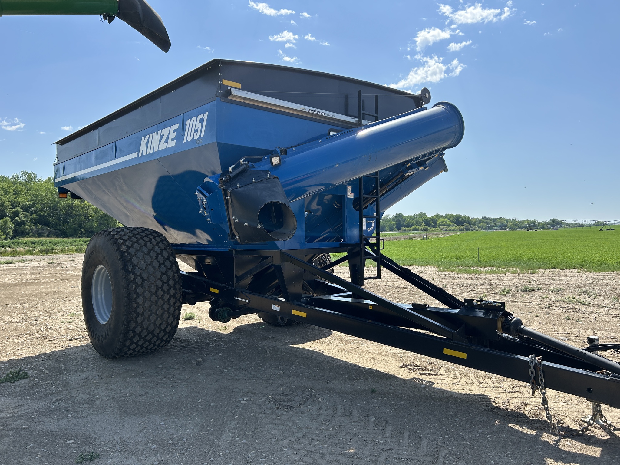 2021 Kinze 1051 Image 3