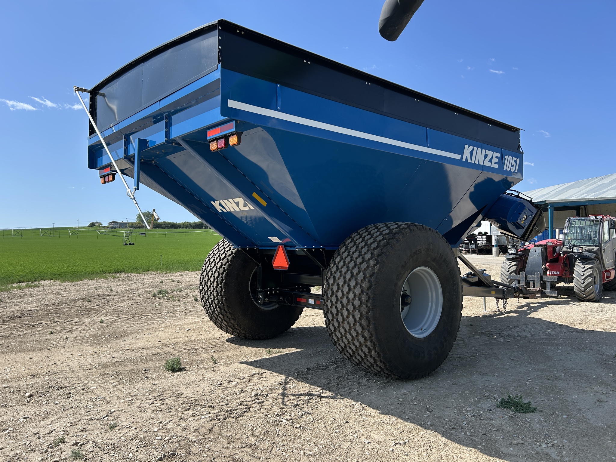 2021 Kinze 1051 Image 5