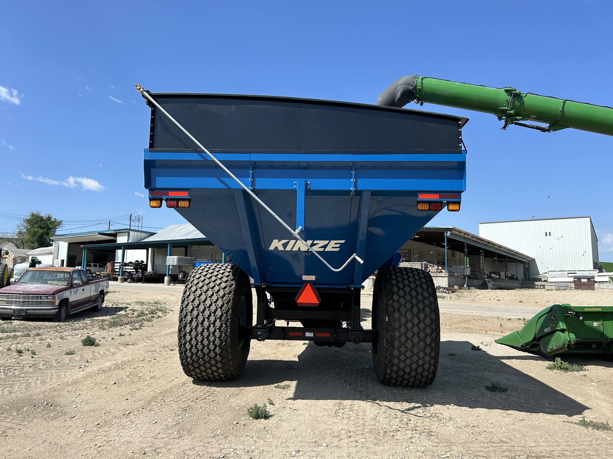 2021 Kinze 1051 Image 6