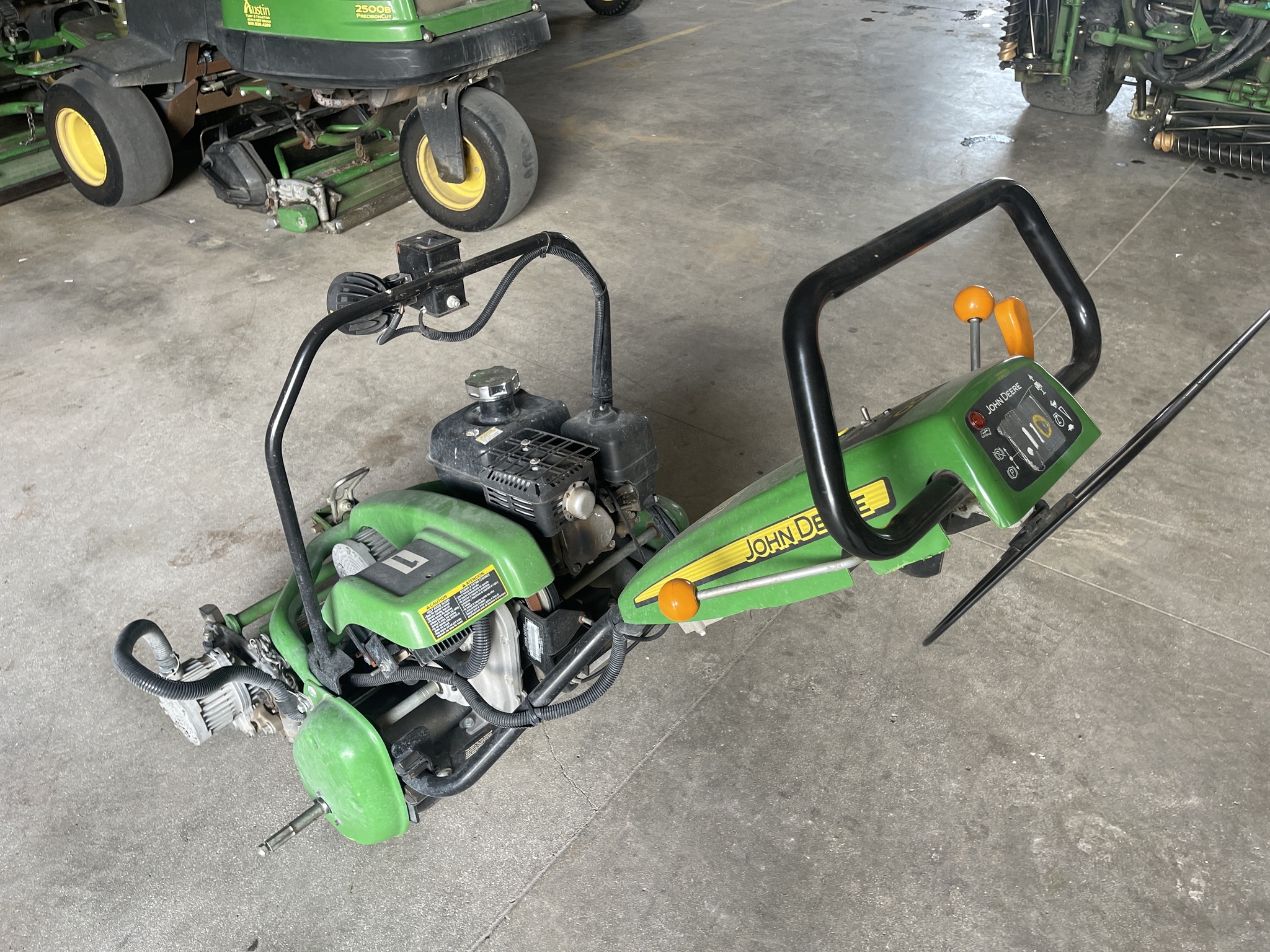 2021 John Deere 220E Image 9