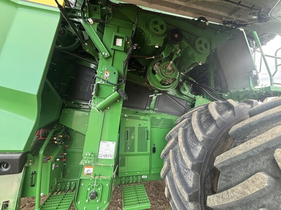 Used 2023 John Deere X9 1000 Combines at Horizon Ag & Turf in Vermilion, AB - Photo14