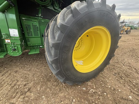 Used 2023 John Deere X9 1000 Combines at Horizon Ag & Turf in Vermilion, AB - Photo12