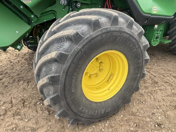 Used 2023 John Deere X9 1000 Combines at Horizon Ag & Turf in Vermilion, AB - Photo18