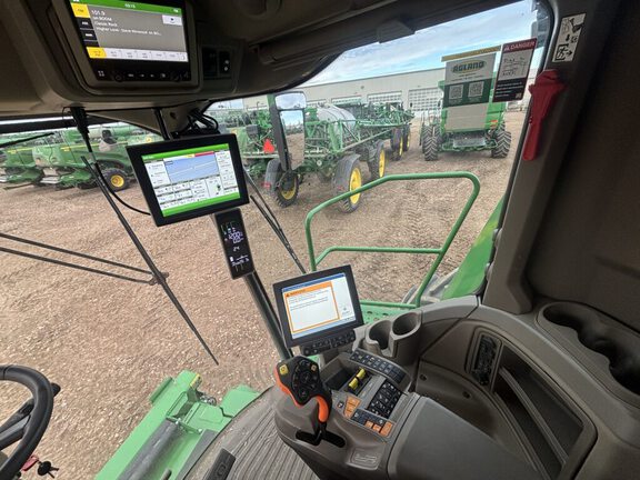 Used 2023 John Deere X9 1000 Combines at Horizon Ag & Turf in Vermilion, AB - Photo21