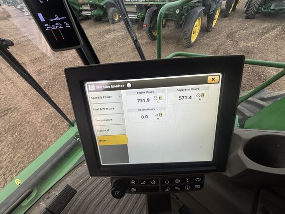 Used 2023 John Deere X9 1000 Combines at Horizon Ag & Turf in Vermilion, AB - Photo9