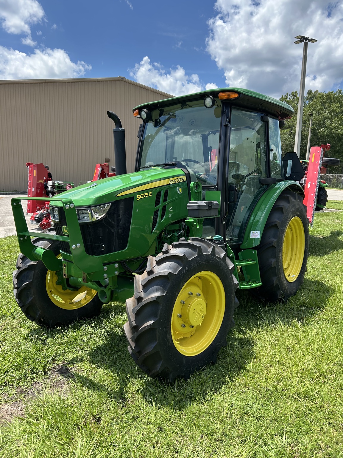 2024 John Deere 5075E Image 3
