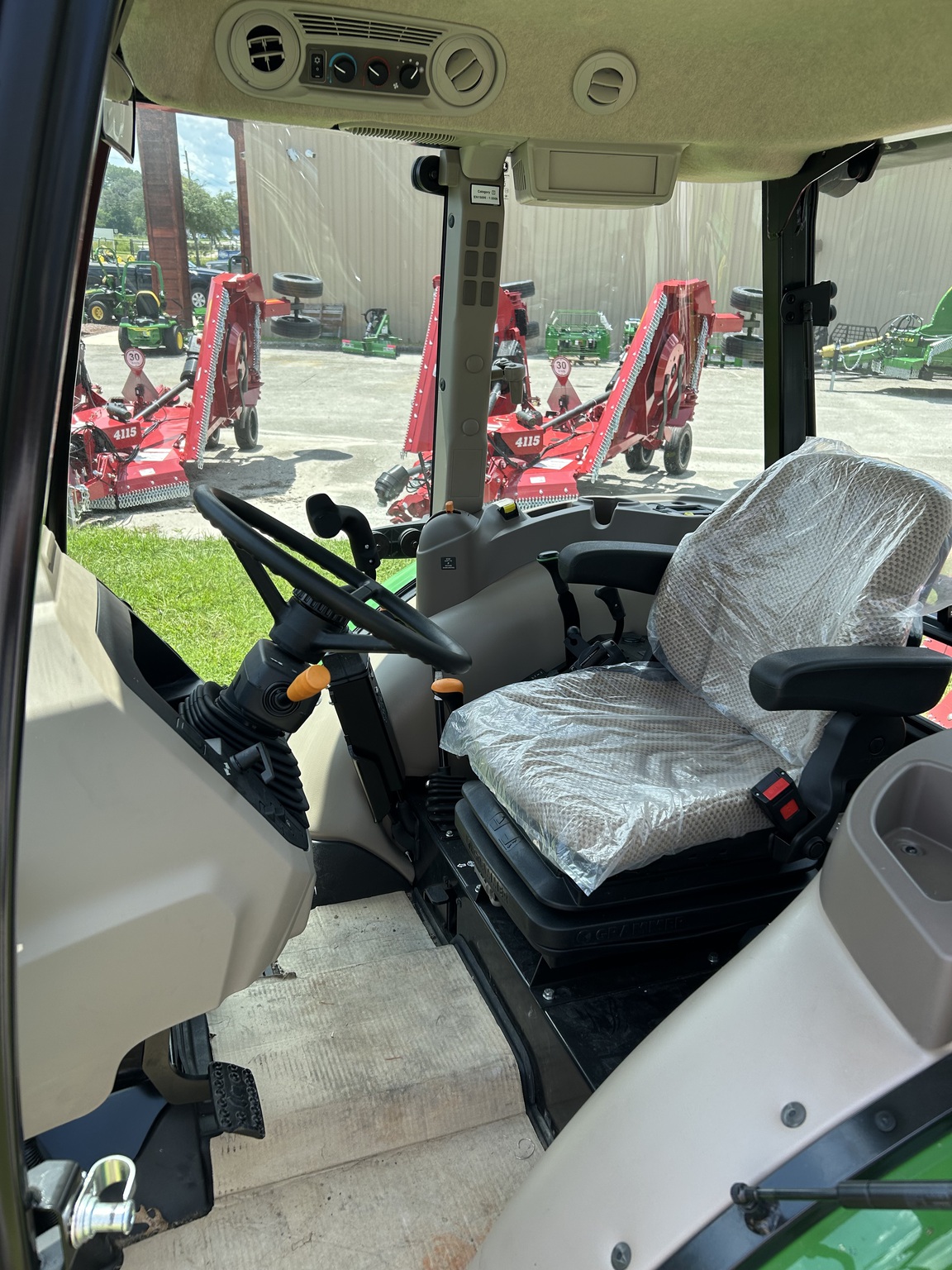 2024 John Deere 5075E Image 2