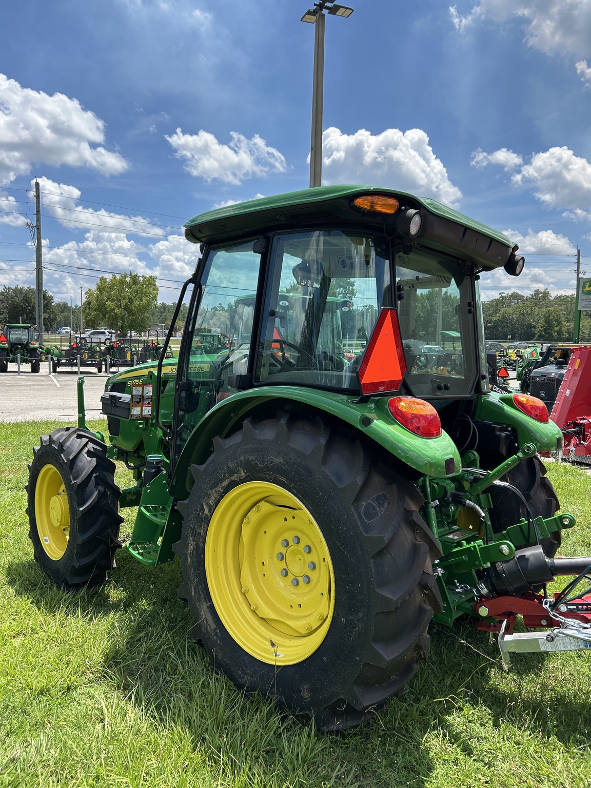 2024 John Deere 5075E Image 5