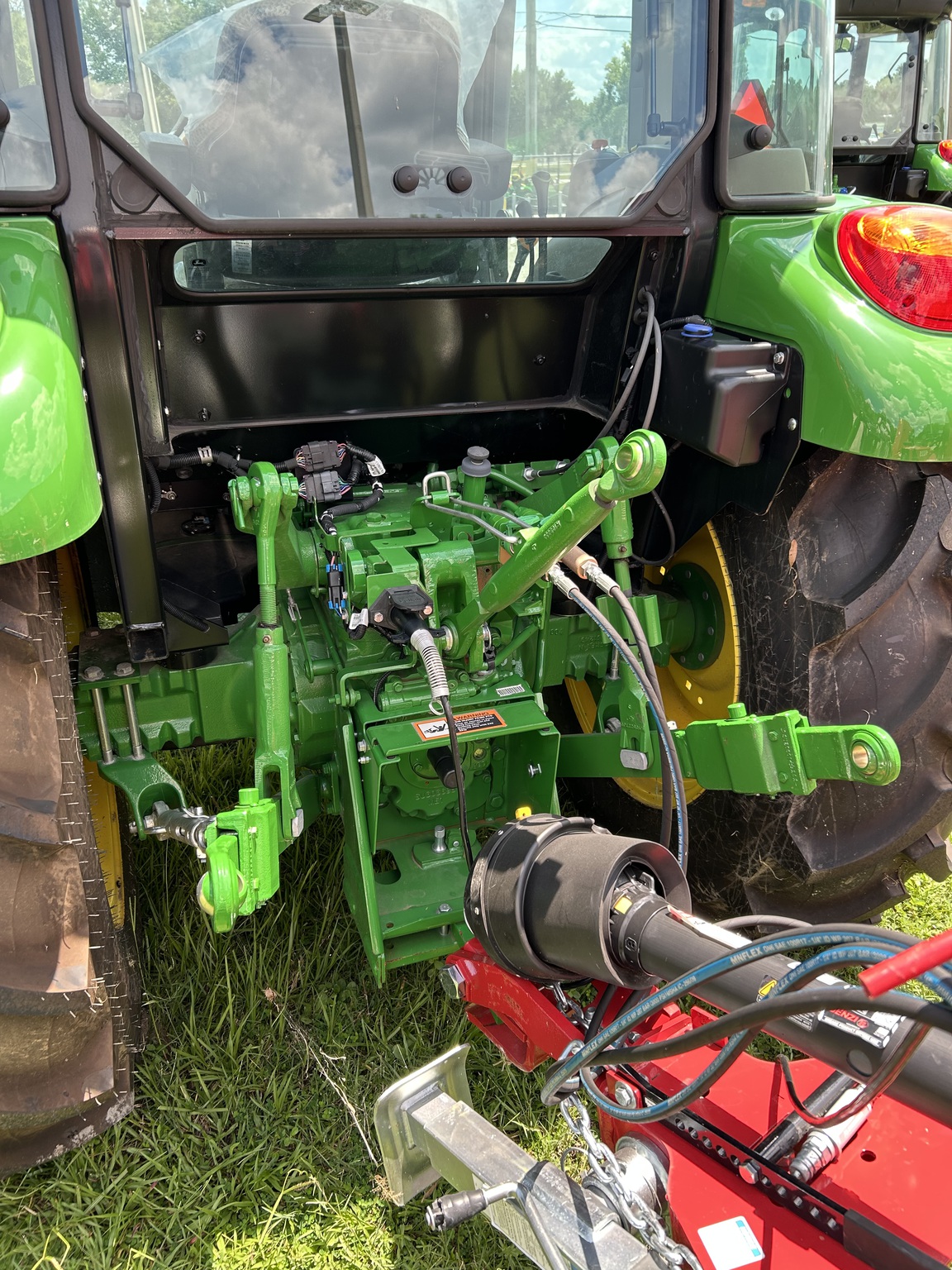 2024 John Deere 5075E Image 4
