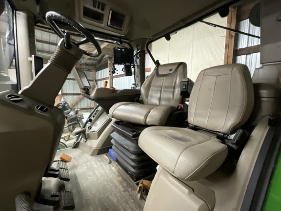 Photo of 2021 John Deere 8R 310