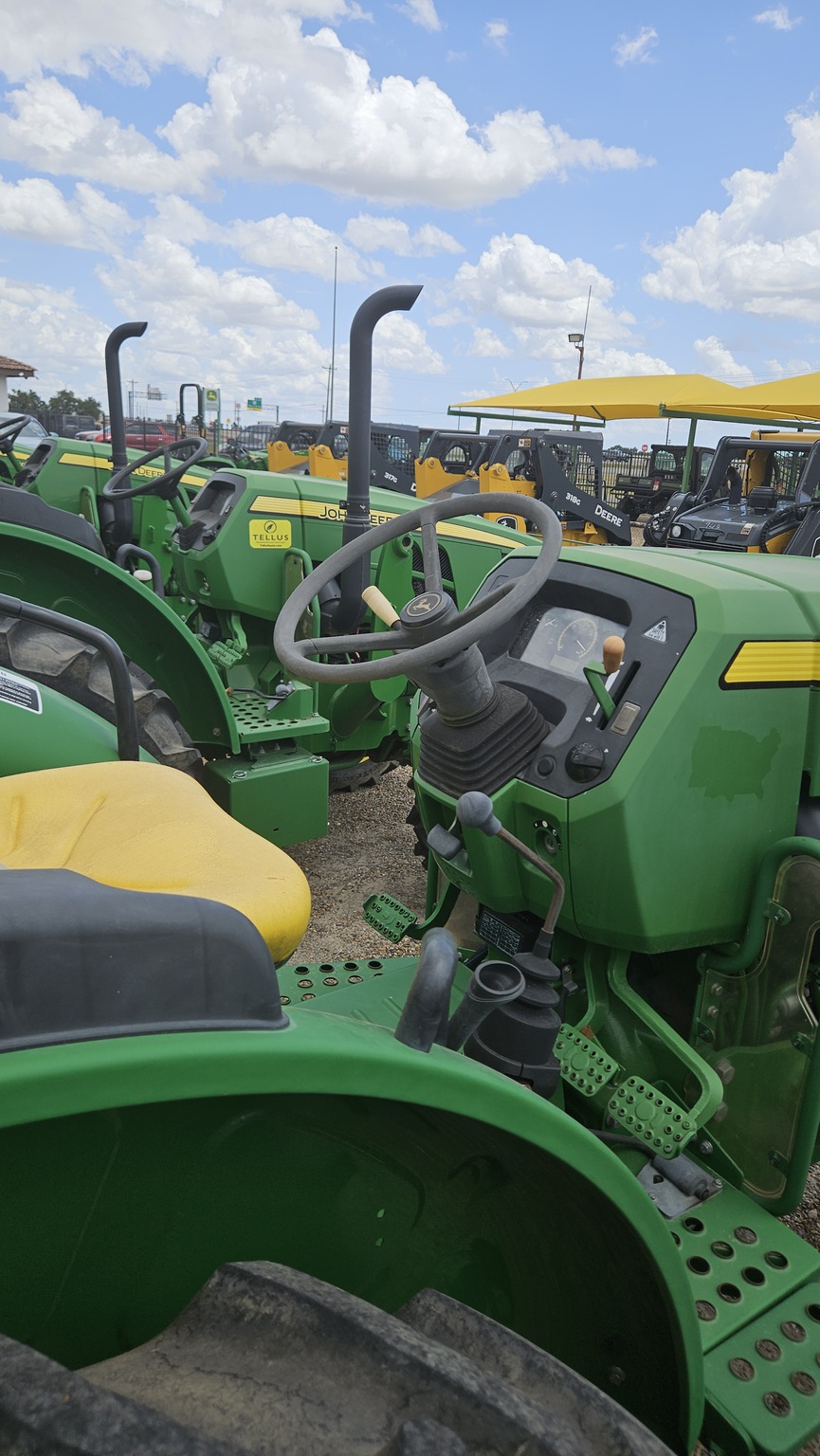 2015 John Deere 5065E Image 6