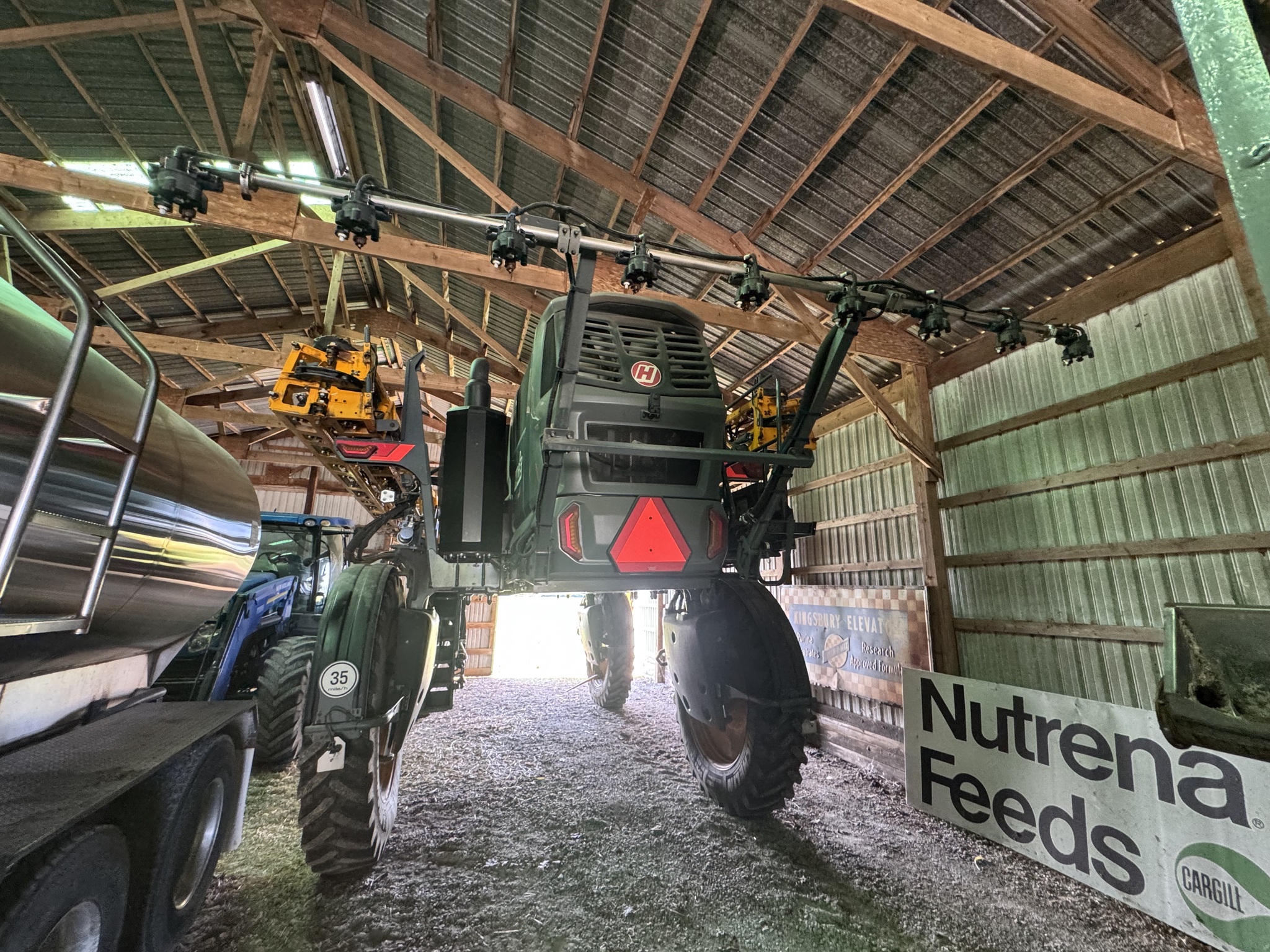 2025 Hagie STS16 Image 2