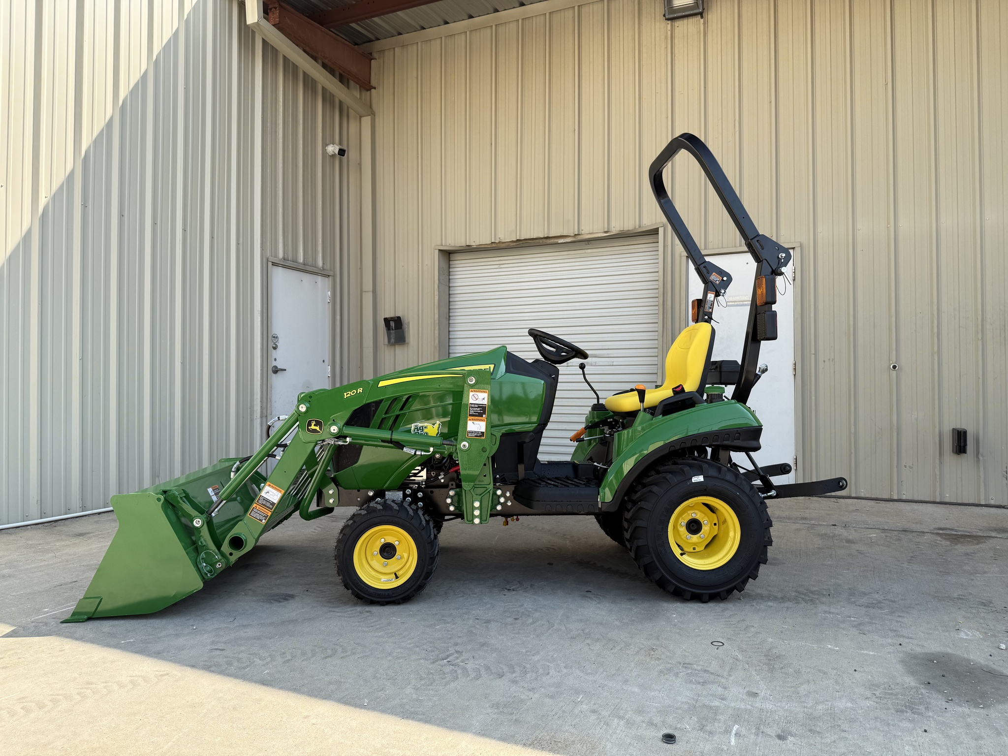 2025 John Deere 1023E (0% INTEREST @239.99/MTH) Image 4