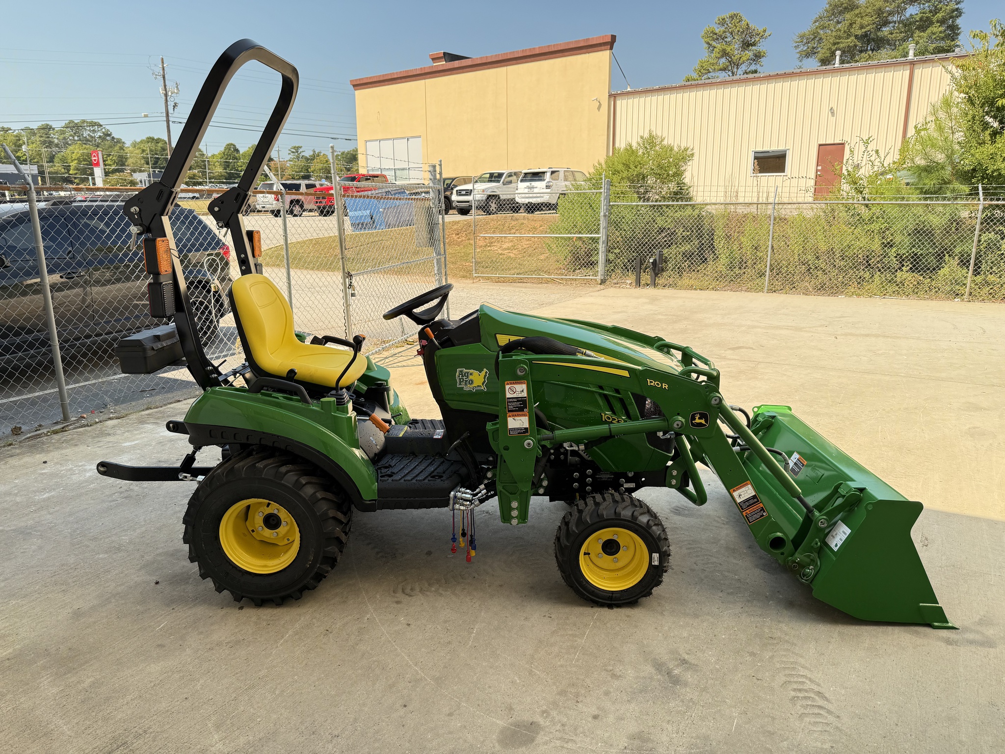 2025 John Deere 1023E (0% INTEREST @239.99/MTH) Image 11