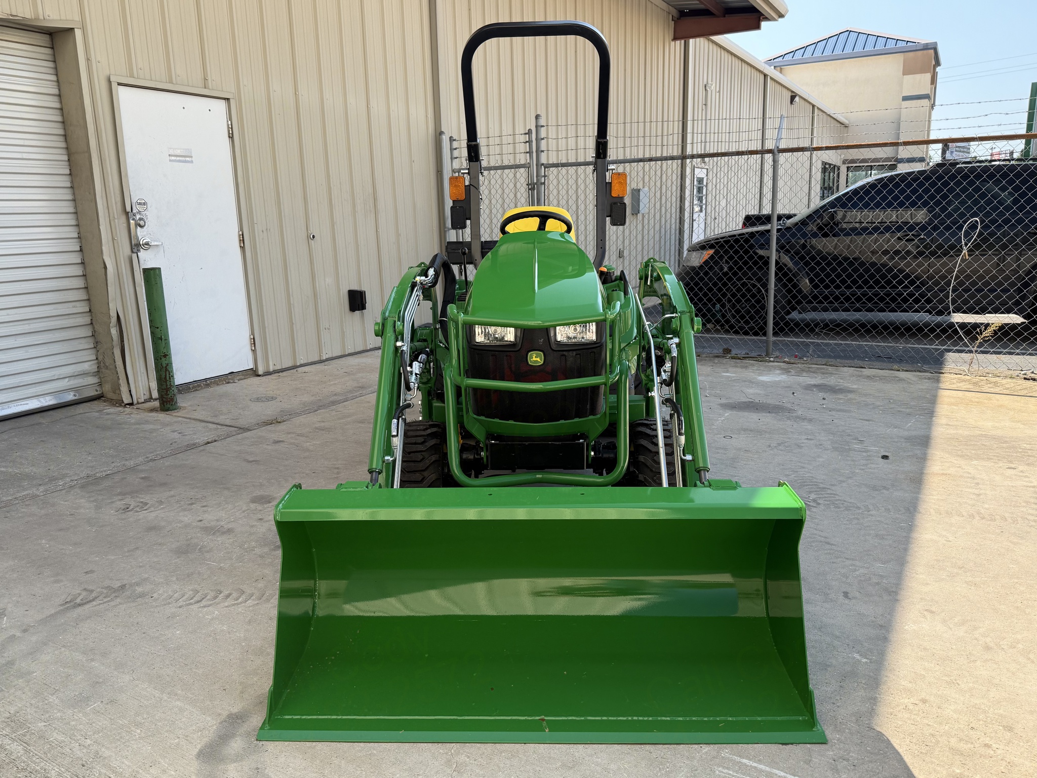 2025 John Deere 1023E (0% INTEREST @239.99/MTH) Image 5