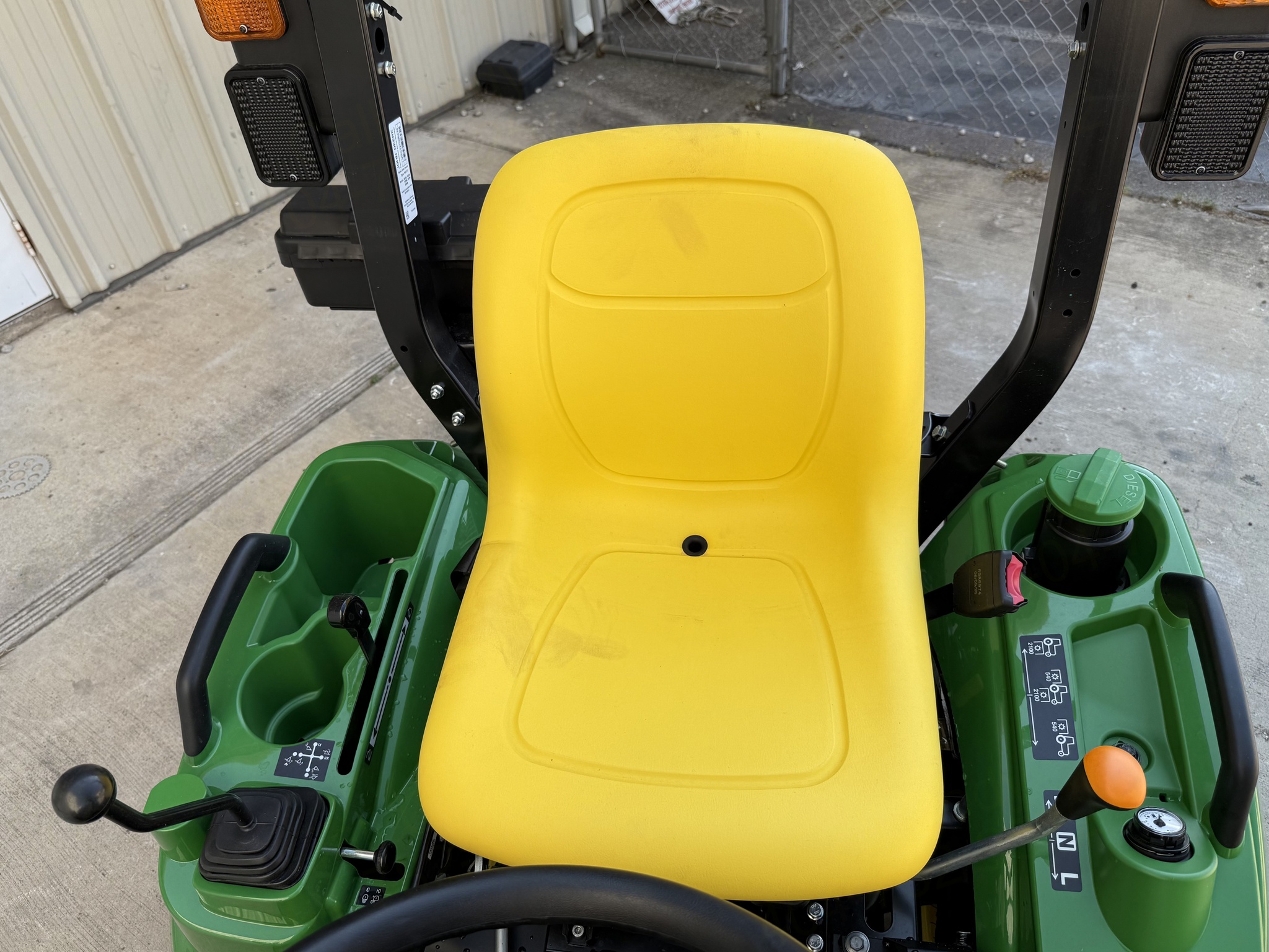 2025 John Deere 1023E (0% INTEREST @239.99/MTH) Image 12