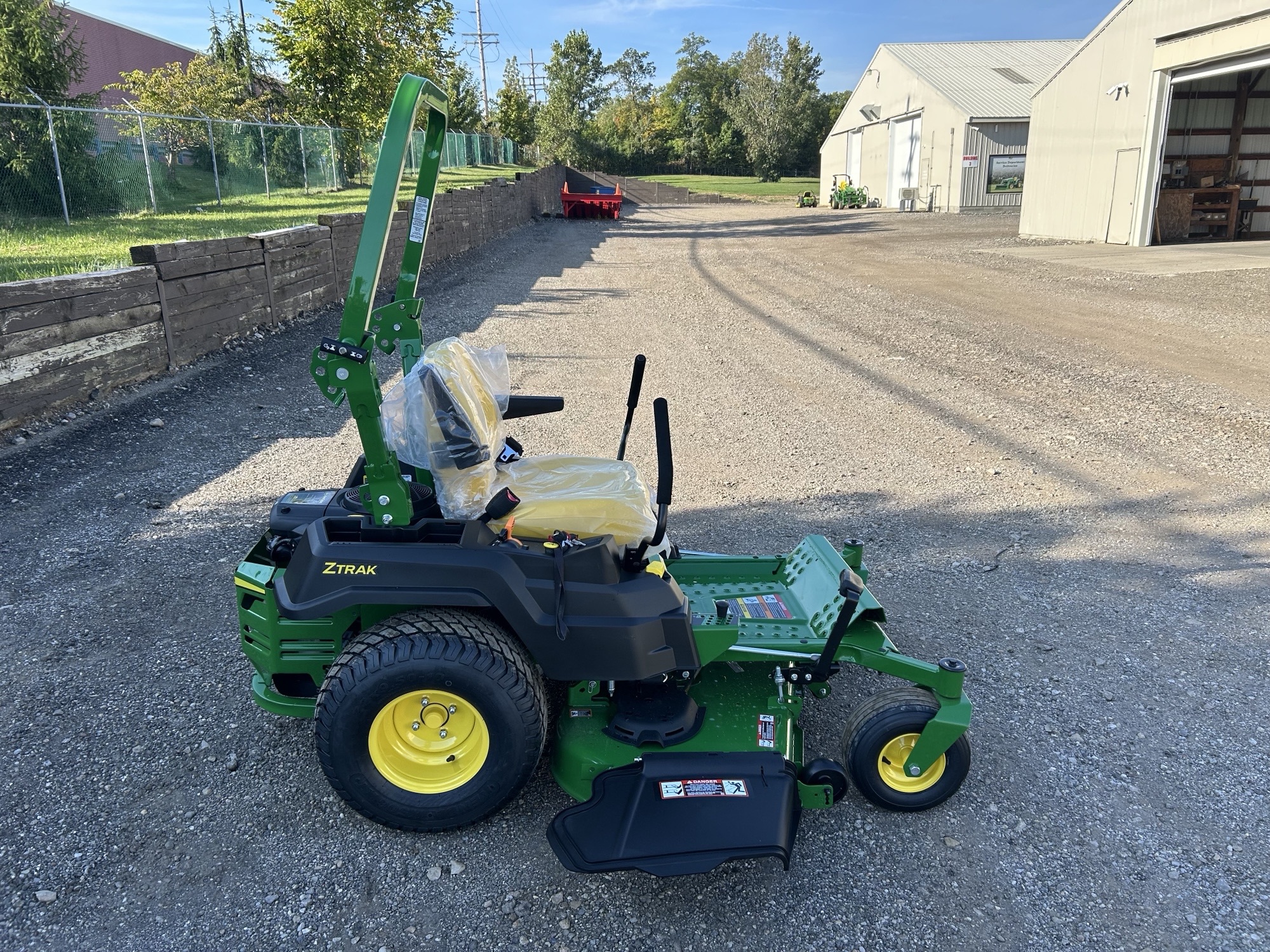 2025 John Deere Z515E Image 7