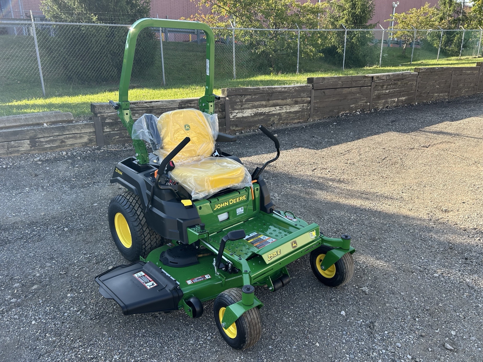 2025 John Deere Z515E Image 1