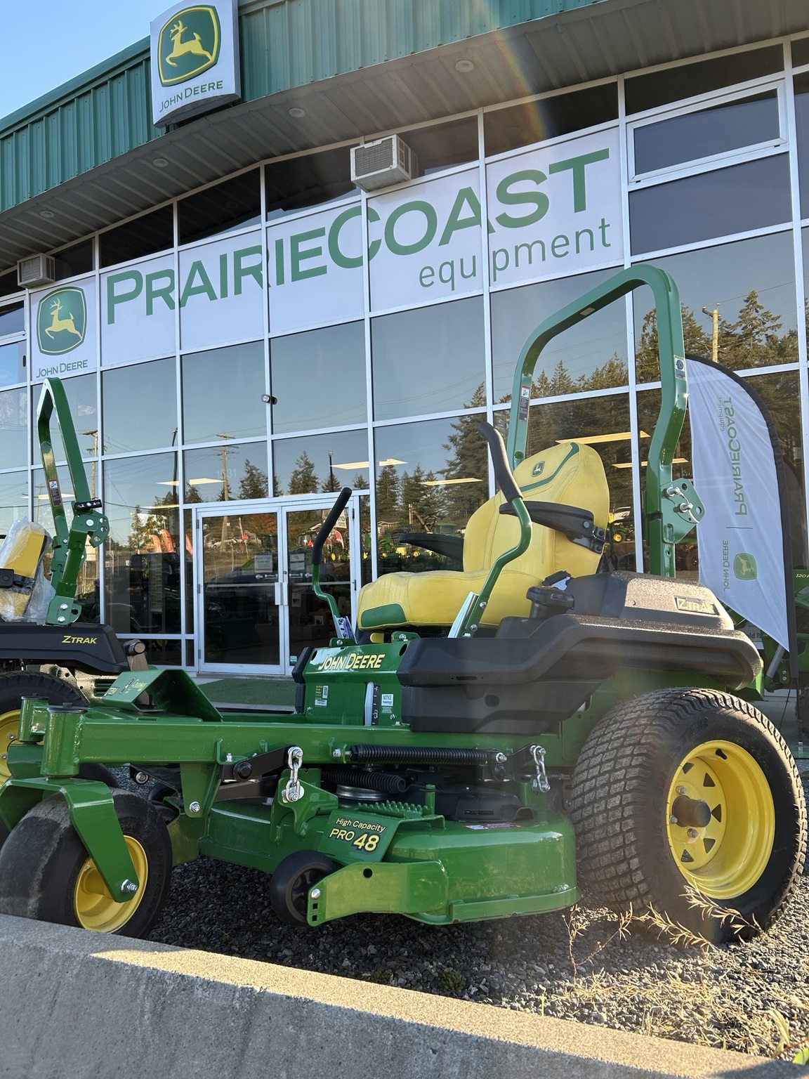 2023 John Deere Z735M Image 1