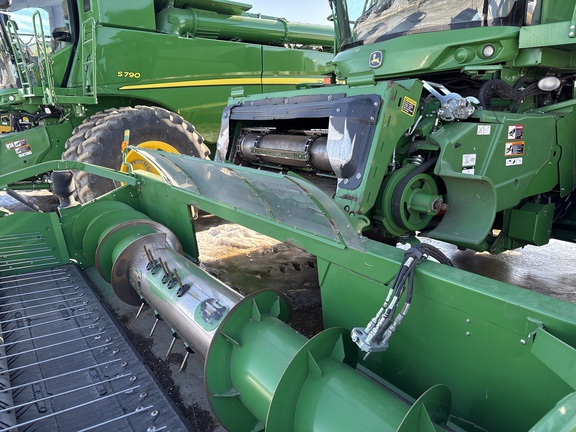 Used 2018 John Deere S780 Combines at Horizon Ag & Turf in Lloydminster, AB - Photo4