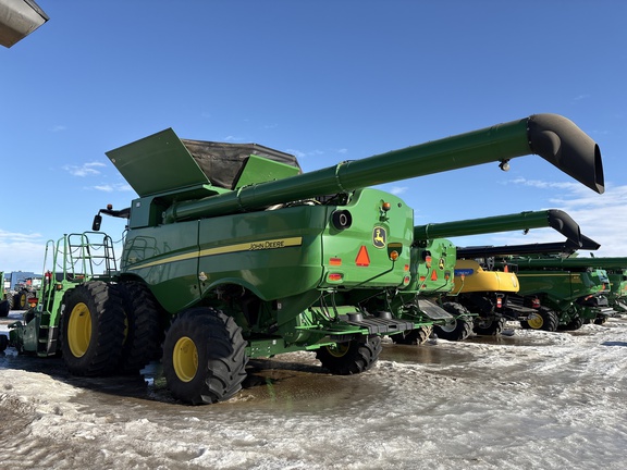 Used 2018 John Deere S780 Combines at Horizon Ag & Turf in Lloydminster, AB - Photo7