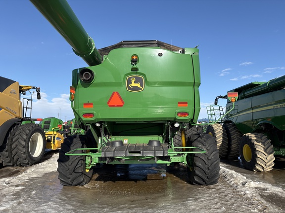 Used 2018 John Deere S780 Combines at Horizon Ag & Turf in Lloydminster, AB - Photo8