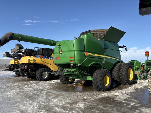 Used 2018 John Deere S780 Combines at Horizon Ag & Turf in Lloydminster, AB - Photo6