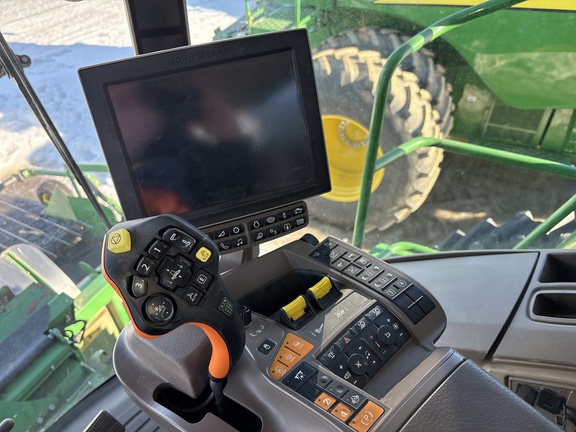Used 2018 John Deere S780 Combines at Horizon Ag & Turf in Lloydminster, AB - Photo15