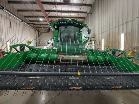 Used 2018 John Deere S780 Combines at Horizon Ag & Turf in Lloydminster, AB - Photo19