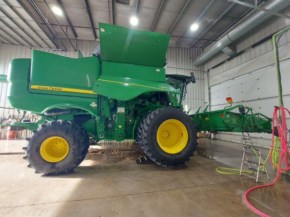 Used 2018 John Deere S780 Combines at Horizon Ag & Turf in Lloydminster, AB - Photo20