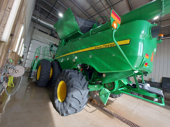Used 2018 John Deere S780 Combines at Horizon Ag & Turf in Lloydminster, AB - Photo24