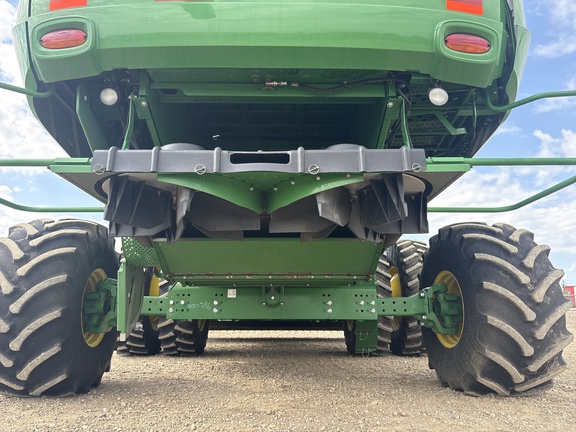 Used 2018 John Deere S780 Combines at Horizon Ag & Turf in Lloydminster, AB - Photo8
