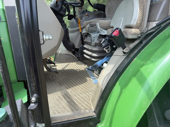 Photo of 2024 John Deere 5120M