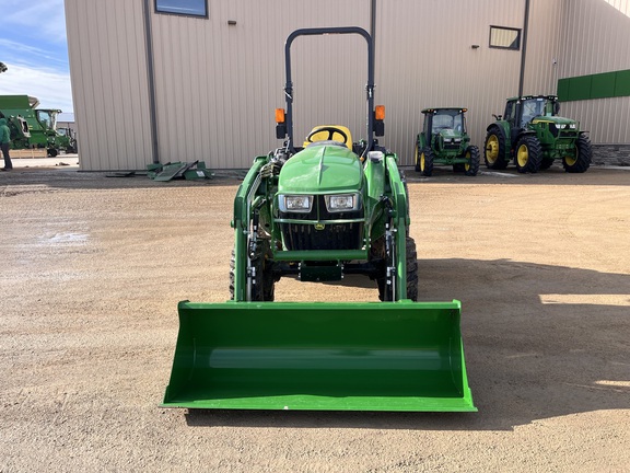 2025 John Deere 3038E - Photo3