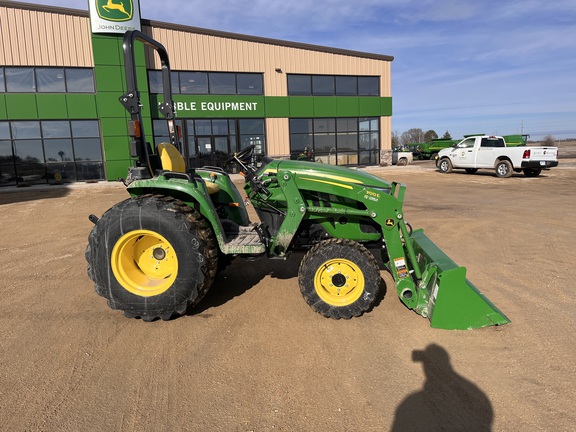 2025 John Deere 3038E - Photo5