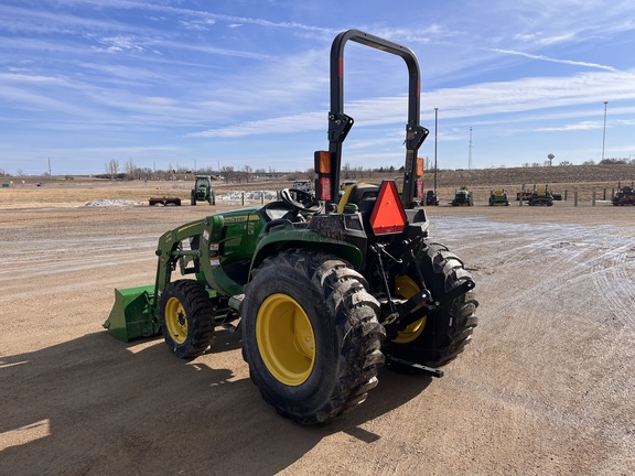 2025 John Deere 3038E - Photo8