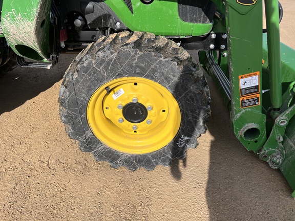 2025 John Deere 3038E - Photo12