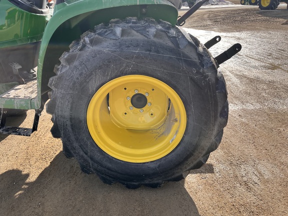 2025 John Deere 3038E - Photo17