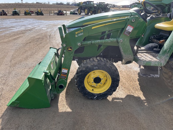 2025 John Deere 3038E - Photo30