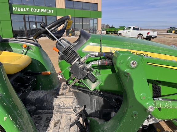 2025 John Deere 3038E - Photo35