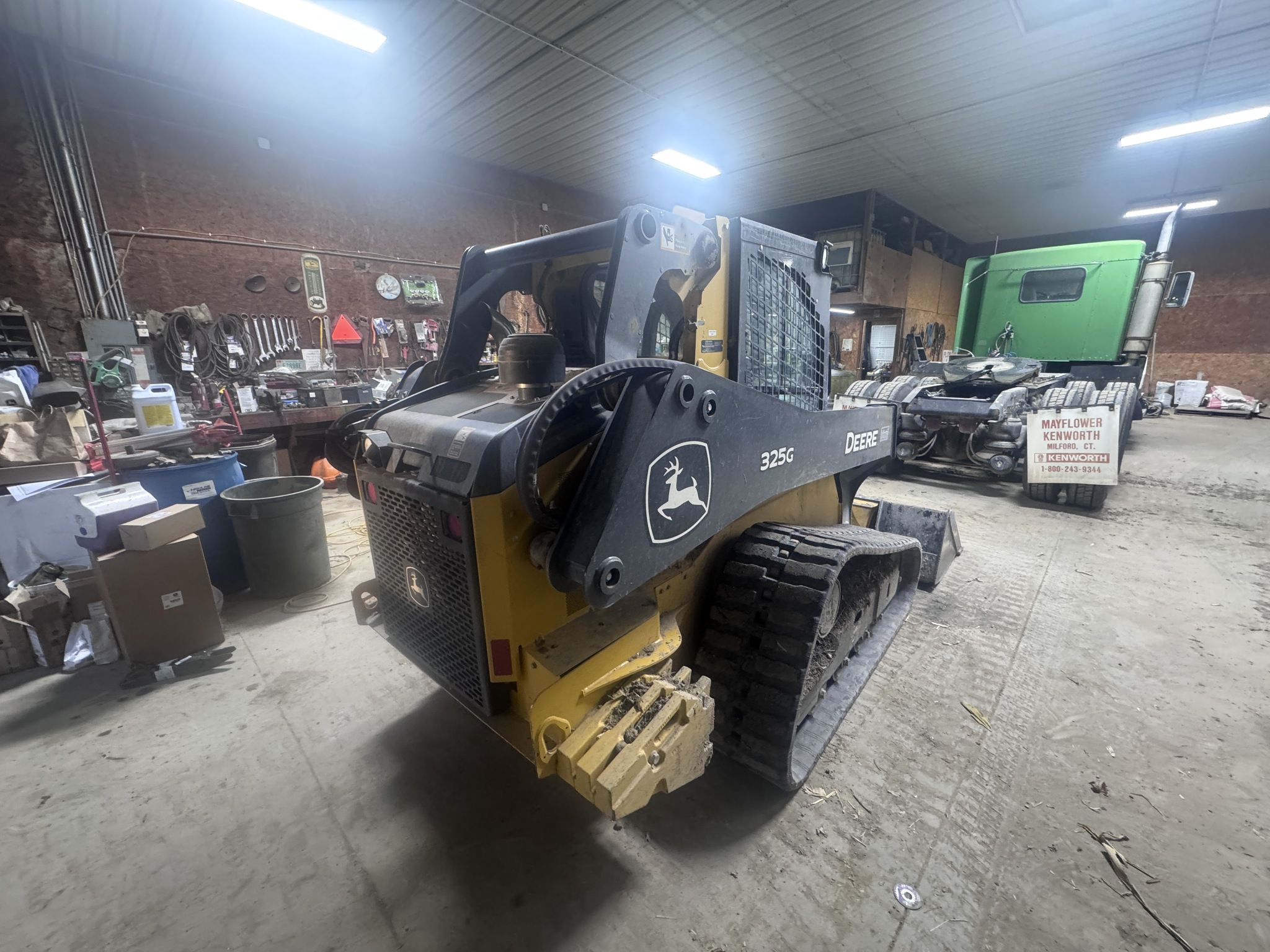 2023 John Deere 325G Image 4