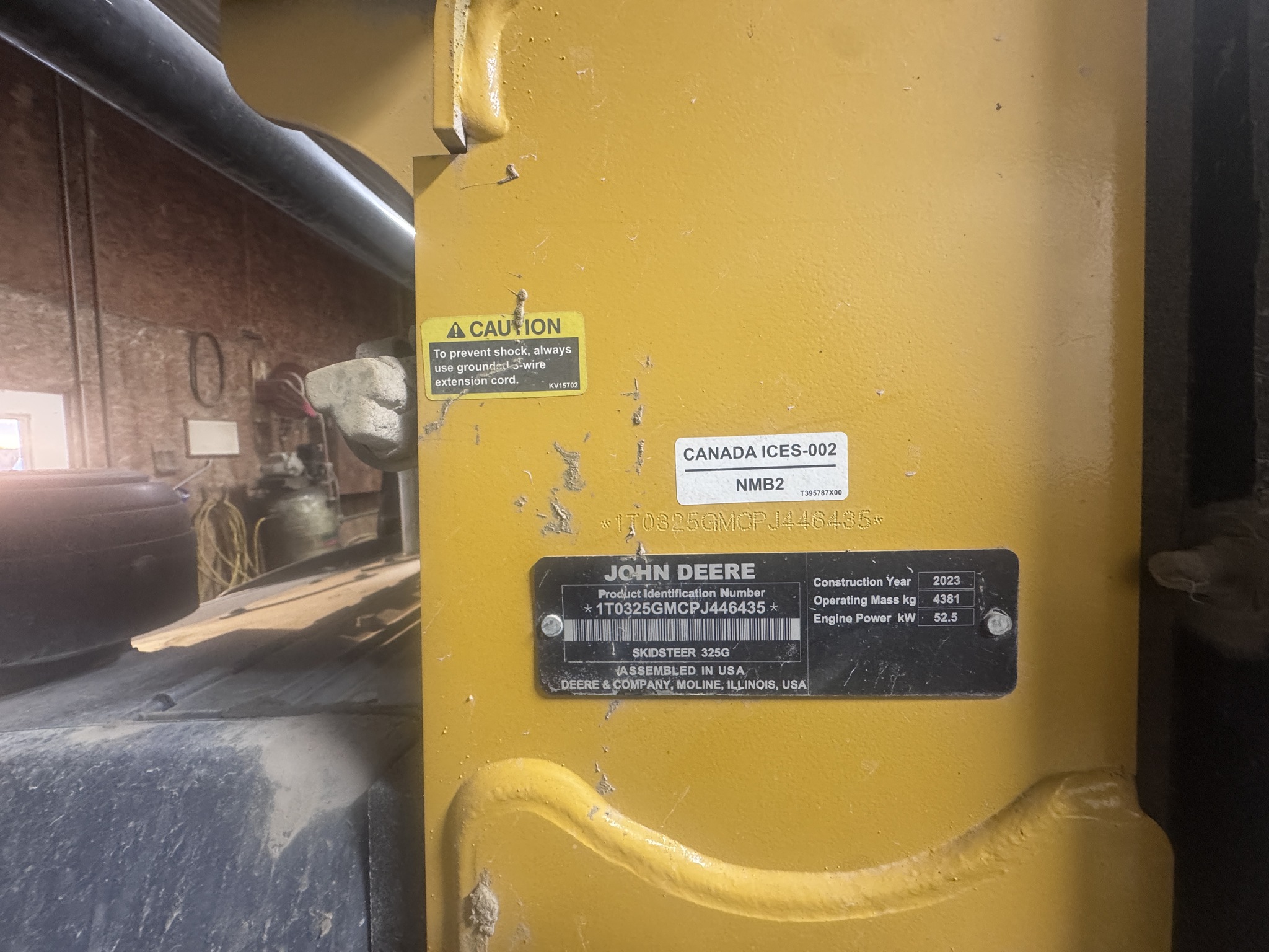 2023 John Deere 325G Image 5