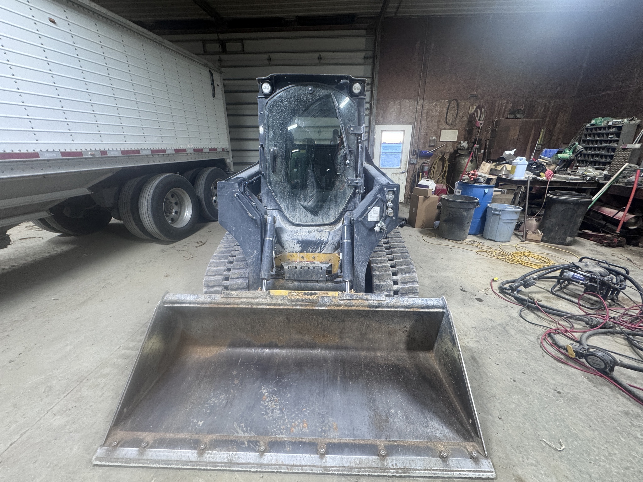 2023 John Deere 325G Image 7