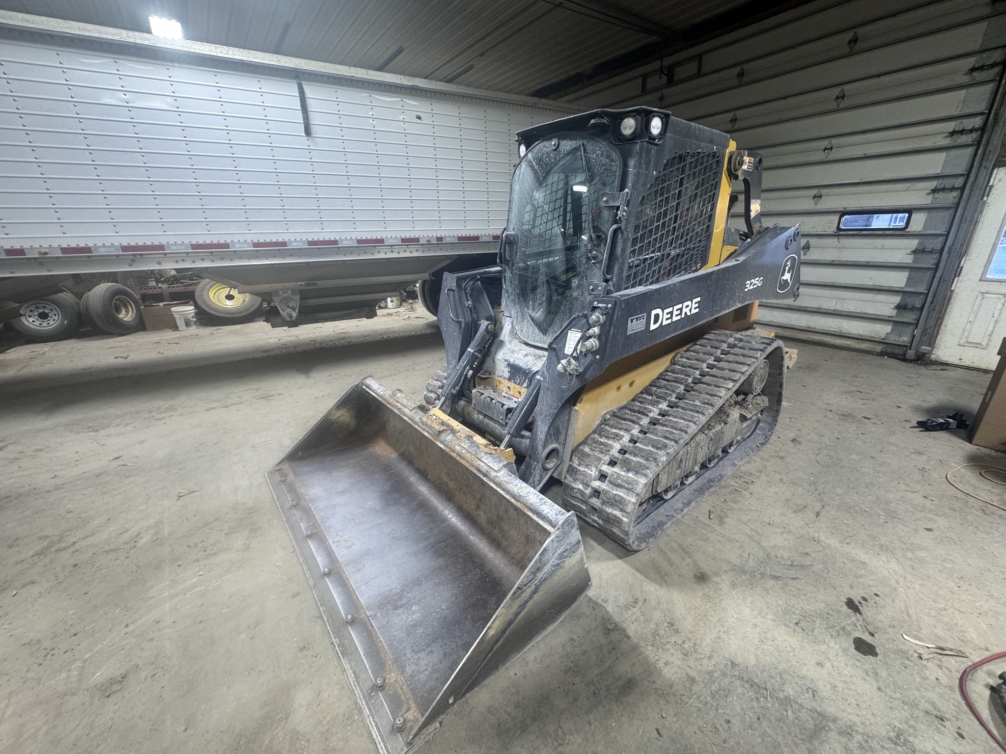 2023 John Deere 325G Image 8