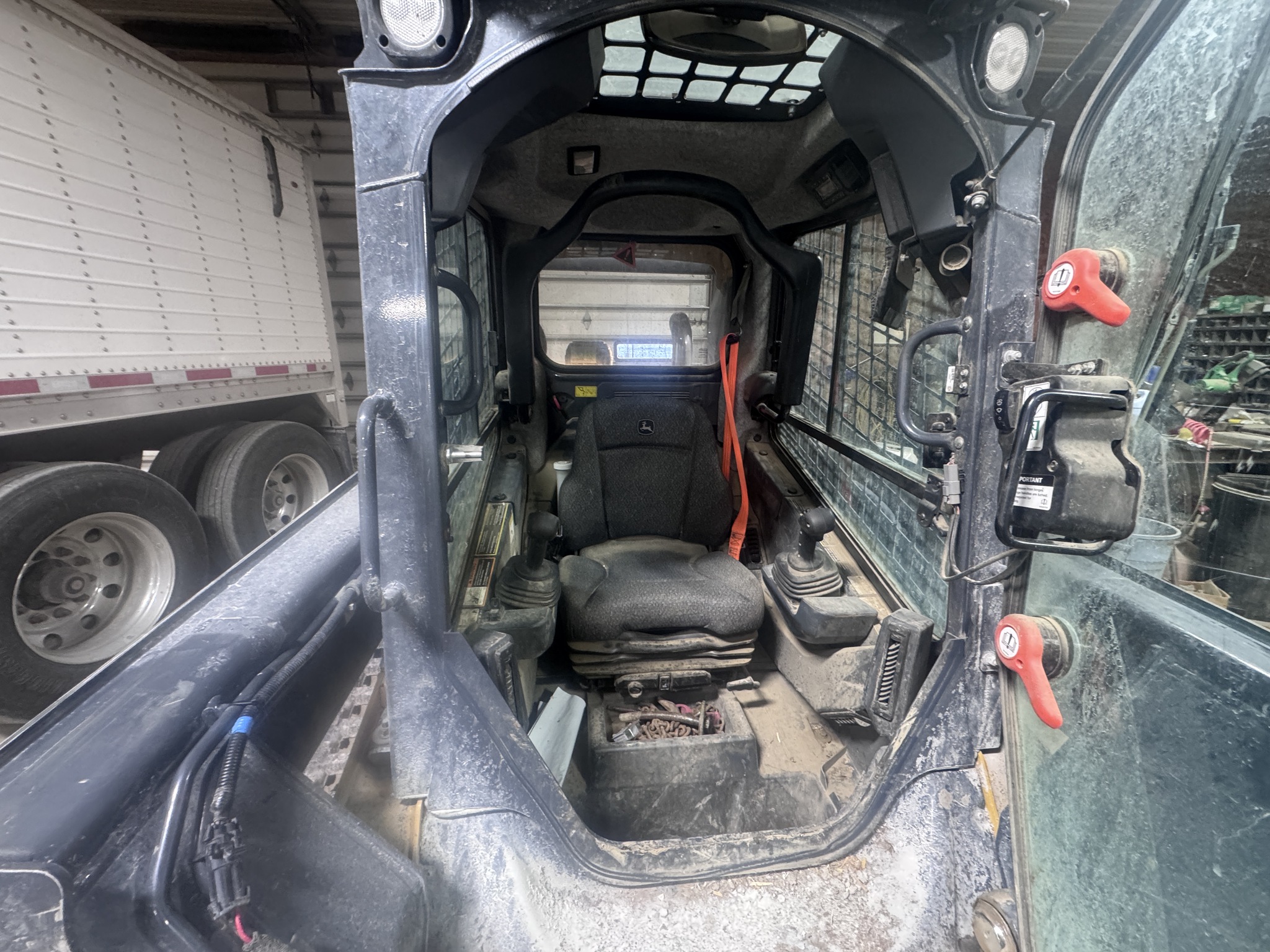 2023 John Deere 325G Image 9